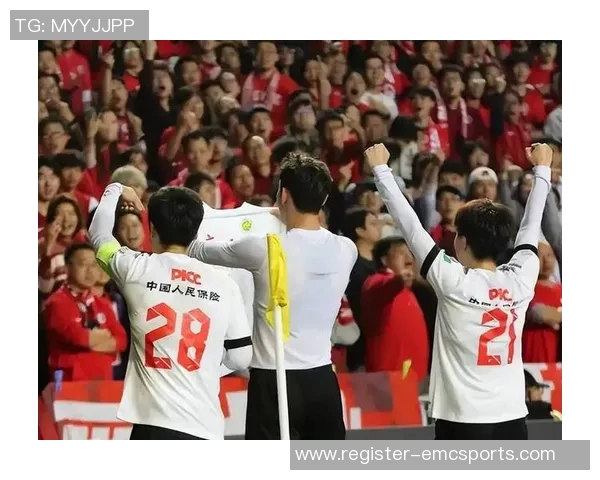 成都足球队技术争议引发热议球迷与专家观点交锋探讨战术与表现 成都足球队技术争议引发热议球迷与专家观点交锋探讨战术与表现