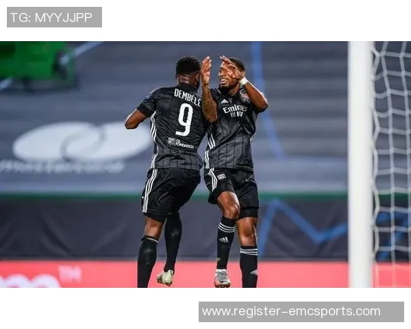 武汉足球队防反战术解析在欧冠赛场的应用与挑战